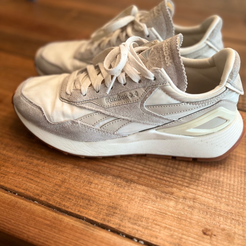 Women’s Throwback Reebok Classic